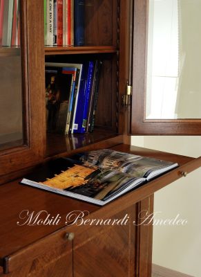 Removable classic style bookcase made of walnut wood with closed and glass doors